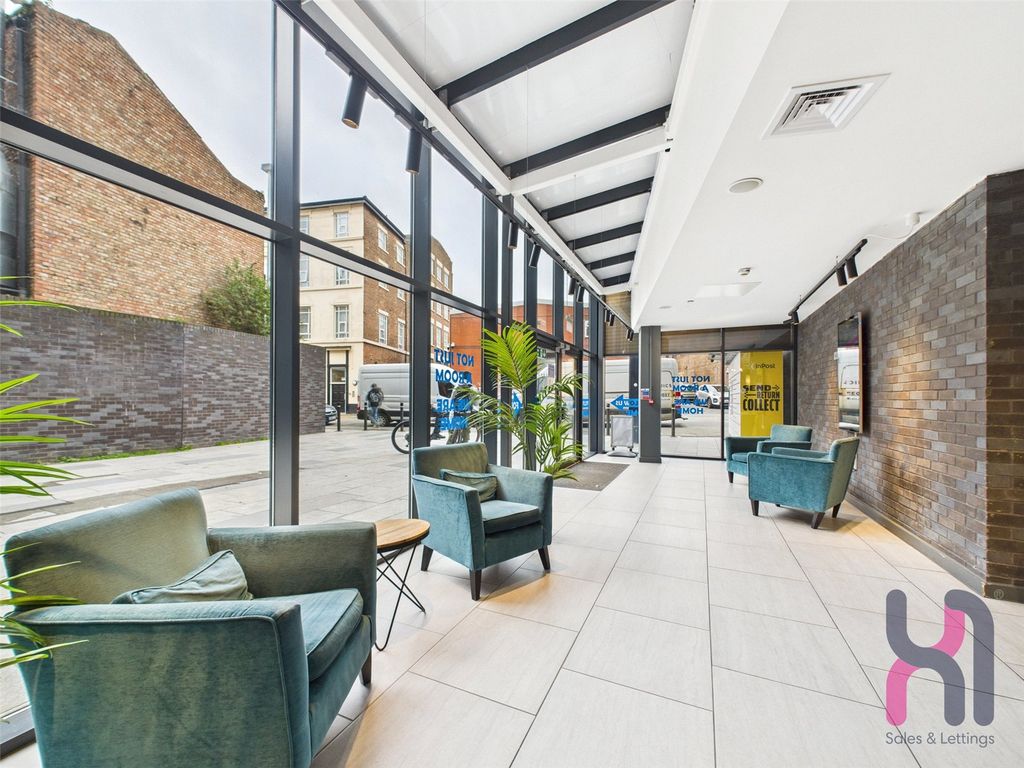 Property photo 1 of 16 Picture No. 17