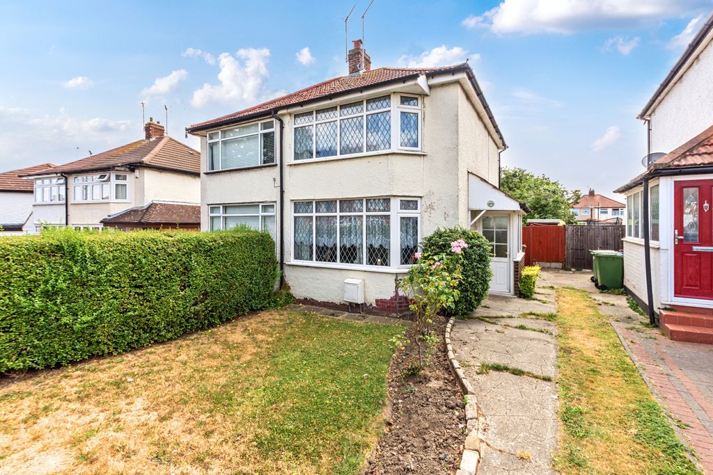 Property photo 1 of 12 2 Bedroom Semi Detached House For Sale