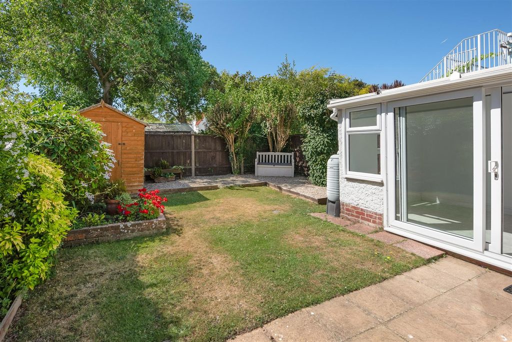Property photo 3 of 14 Spencer Road, Birchington