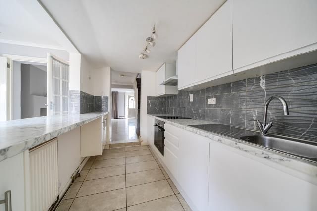 Property photo 3 of 20 Kitchen