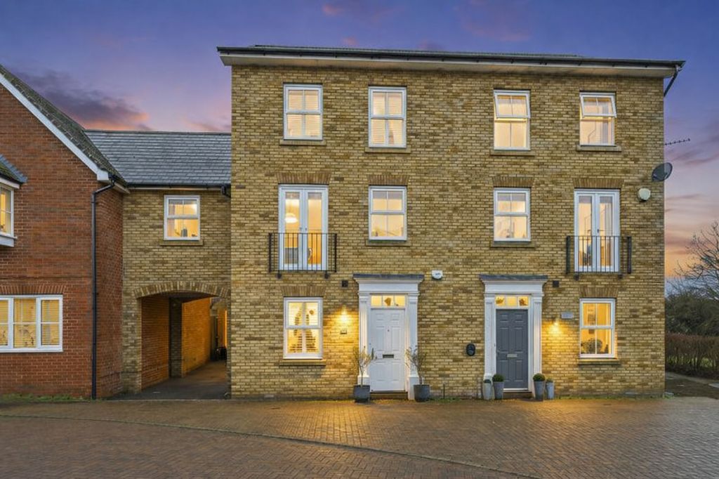 Property photo 2 of 19