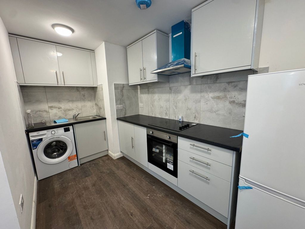 Property photo 1 of 3 Stunning Studio For Rent In High Street Ha4