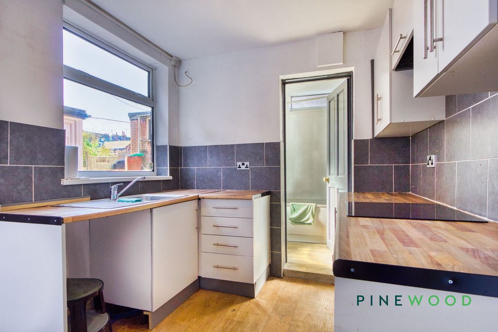 Property photo 2 of 12 Kitchen