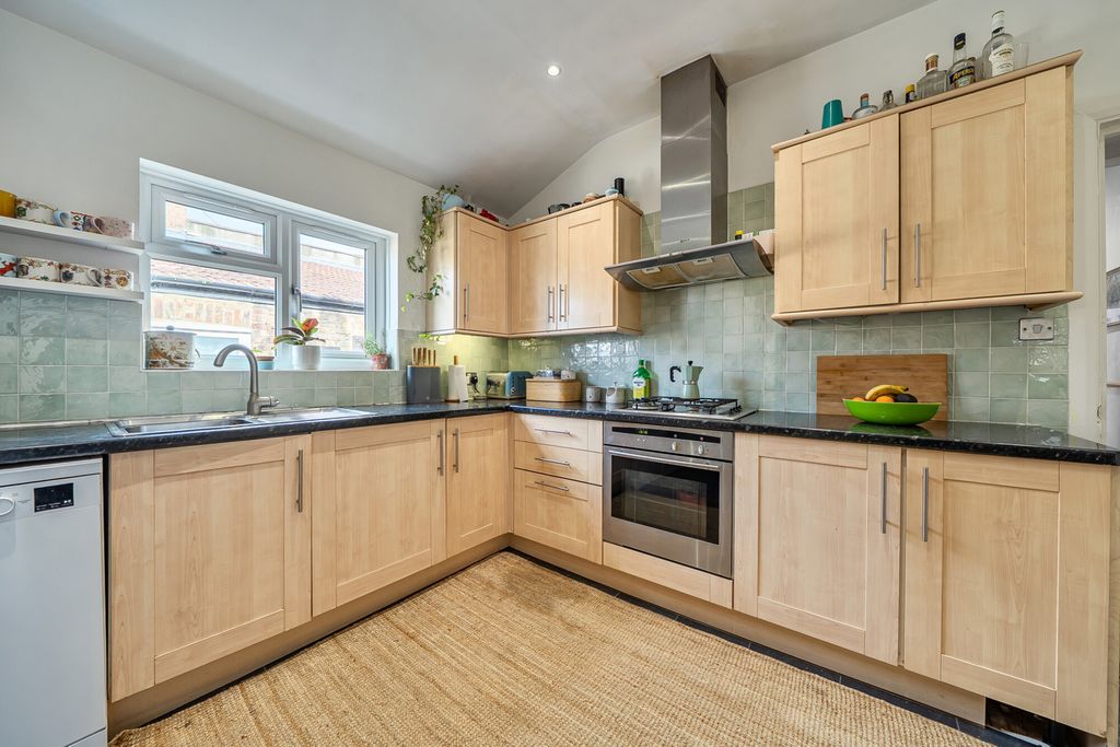 Property photo 3 of 19 Kitchen