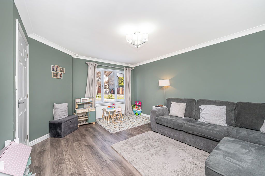 Property photo 3 of 24 Lounge