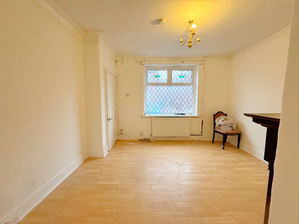 Property photo 3 of 11 Living Room
