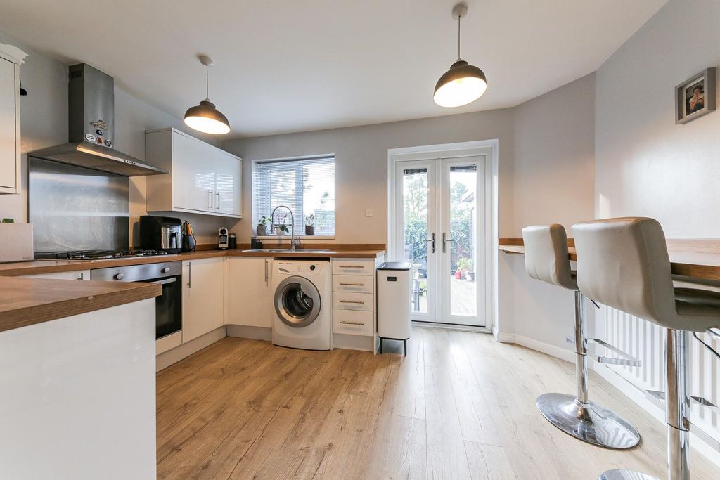 Property photo 3 of 15 Kitchen