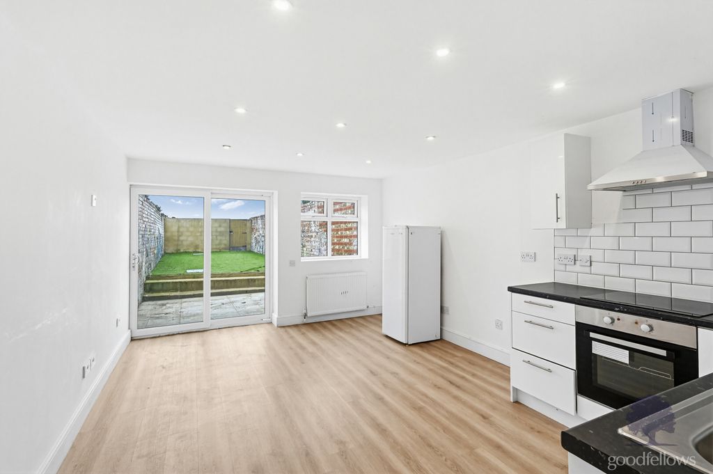 Property photo 2 of 11 Picture No. 20