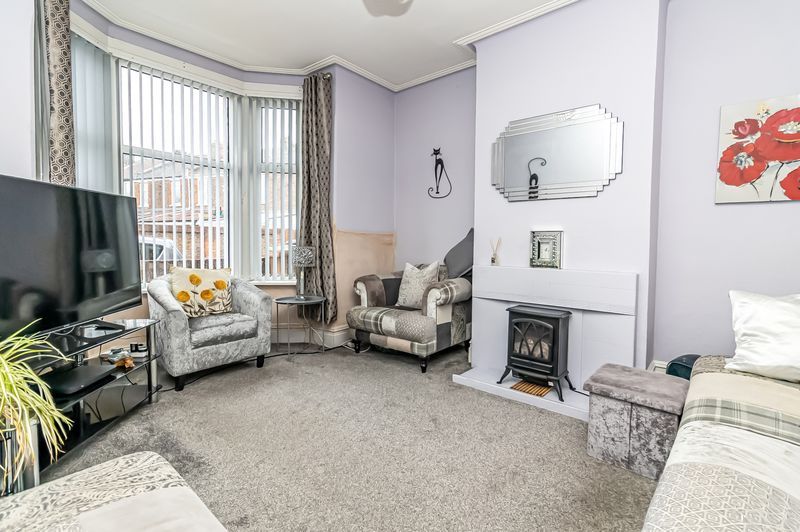 Property photo 2 of 17 .