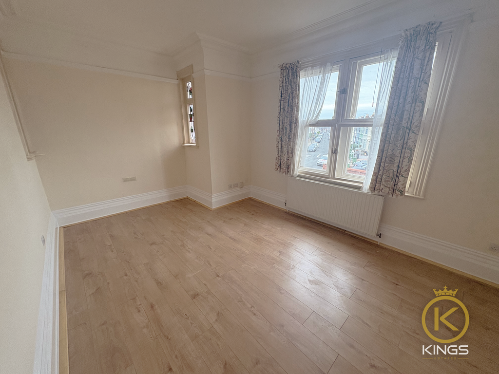 Property photo 3 of 6 F2 249 London Roads