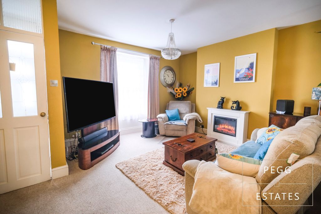 Property photo 2 of 20