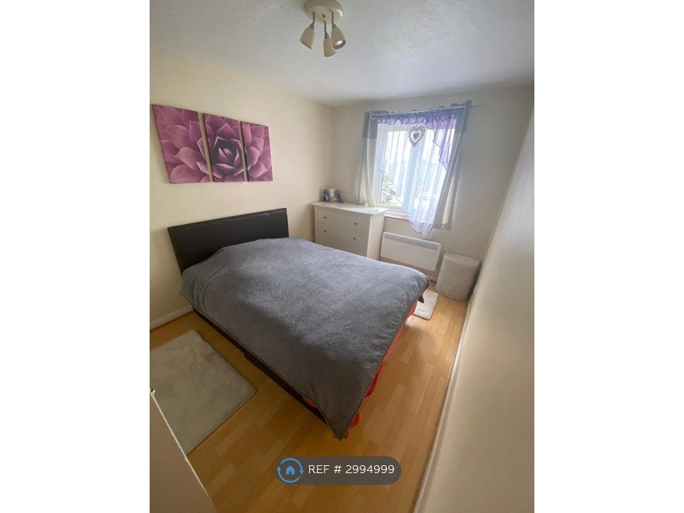 Property photo 2 of 9 Bedroom