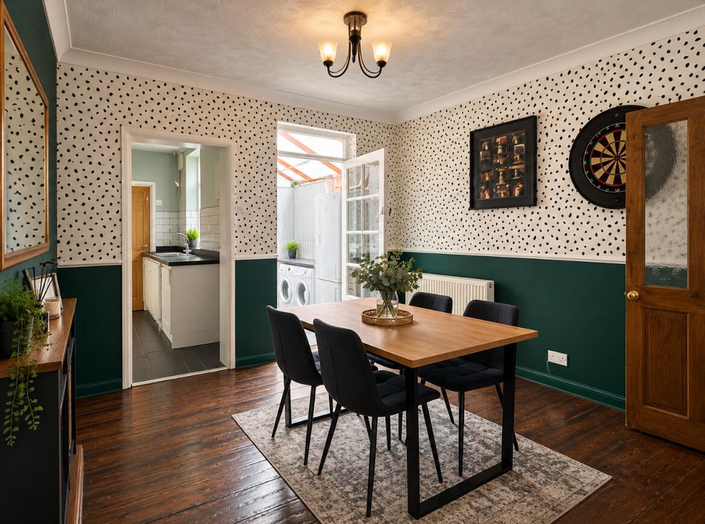 Property photo 3 of 11 Dining Room