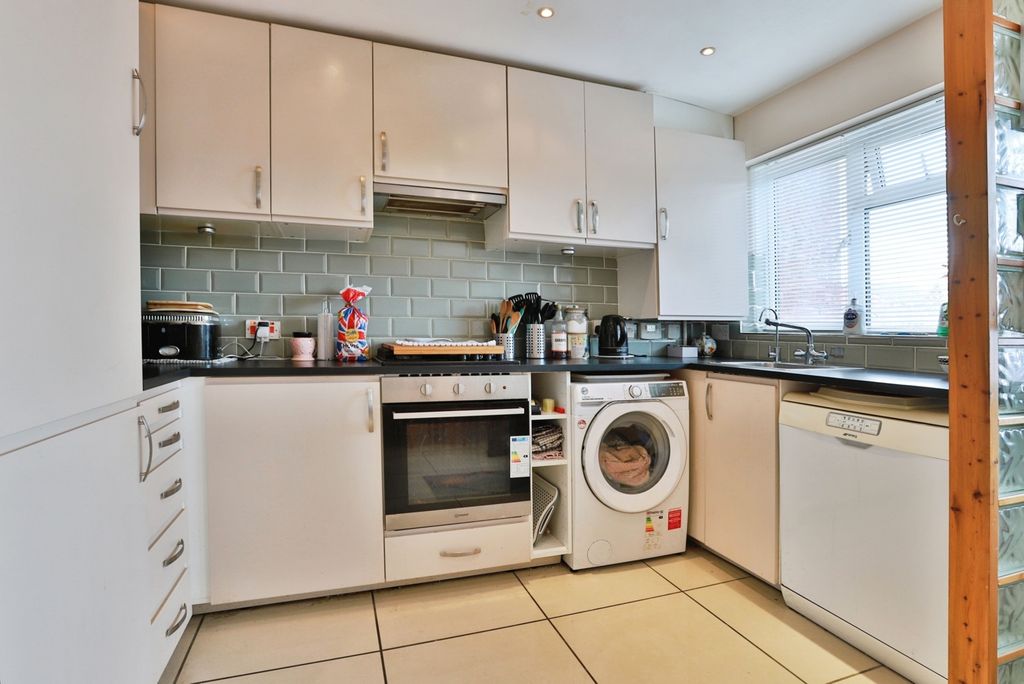 Property photo 3 of 18 Pbox-Img.Jpg