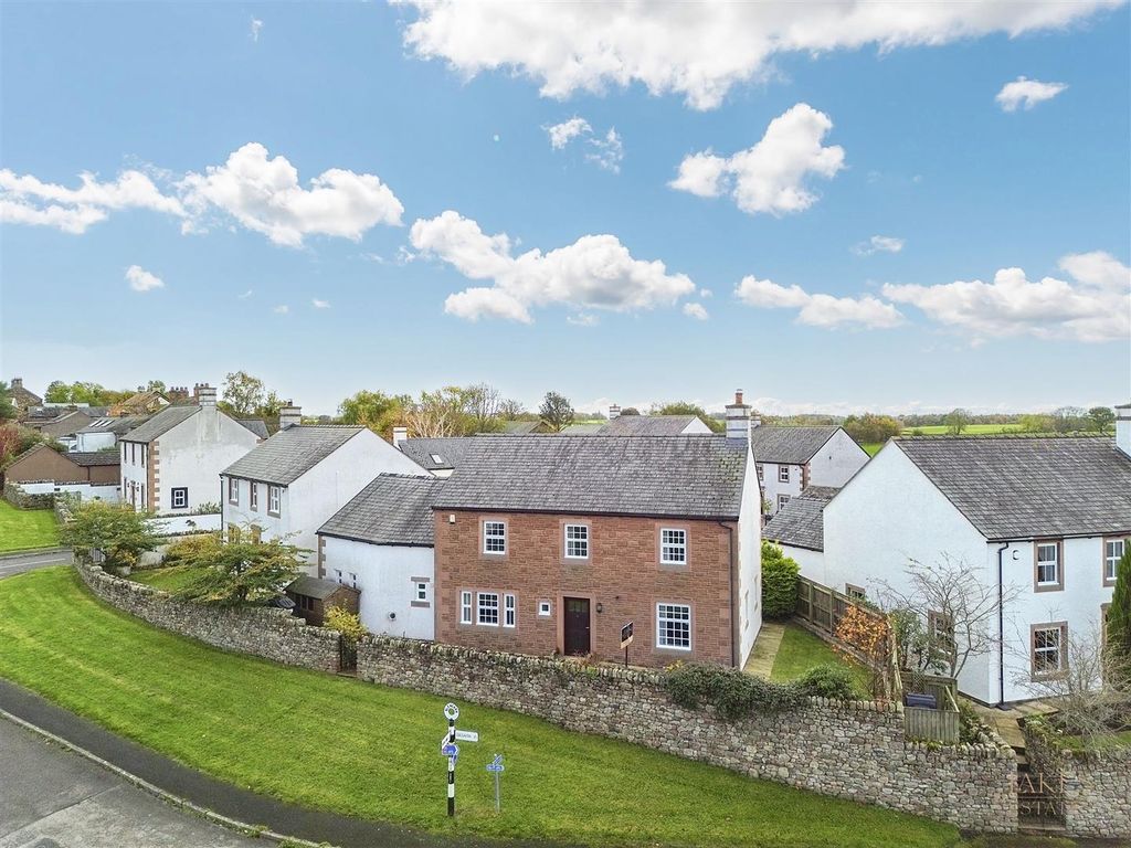 Property photo 1 of 33 8 Kirkhill