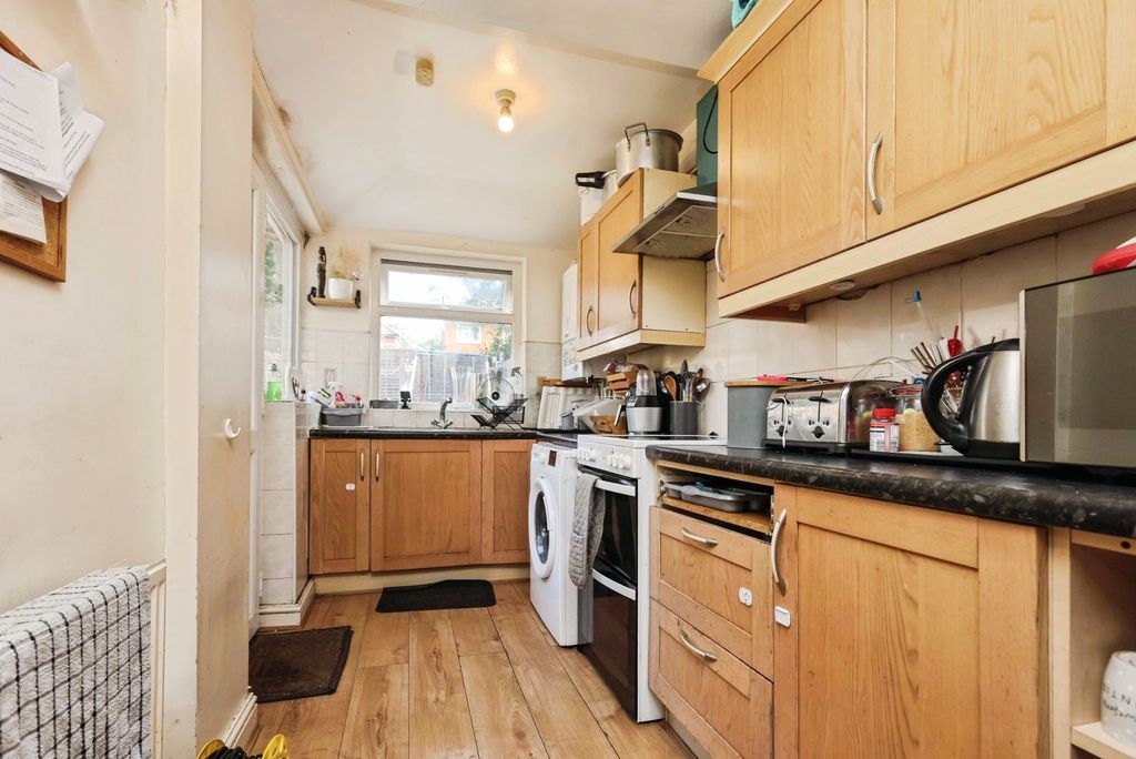 Property photo 3 of 14 Kitchen