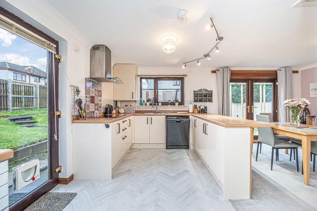 Property photo 2 of 30 Breakfasting Kitchen