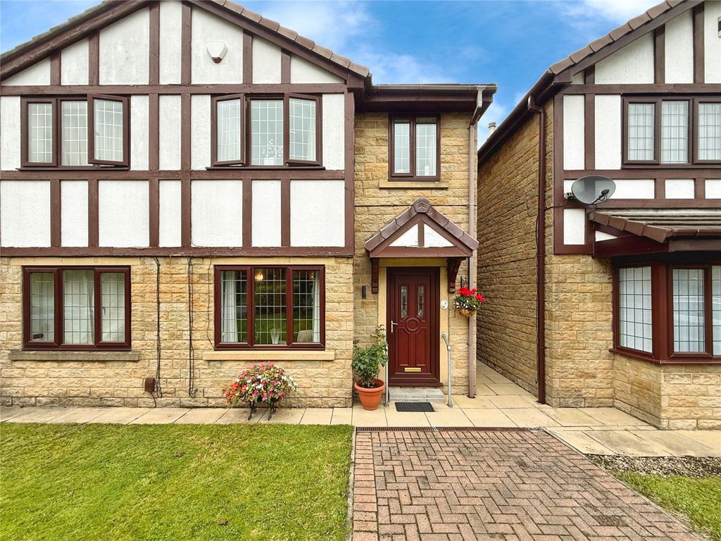 Property photo 1 of 11 Front External