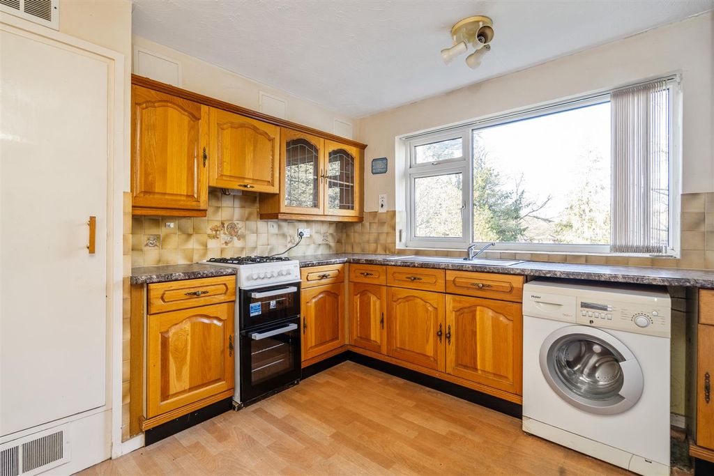 Property photo 2 of 12 6 Keresley Close_1.Jpg