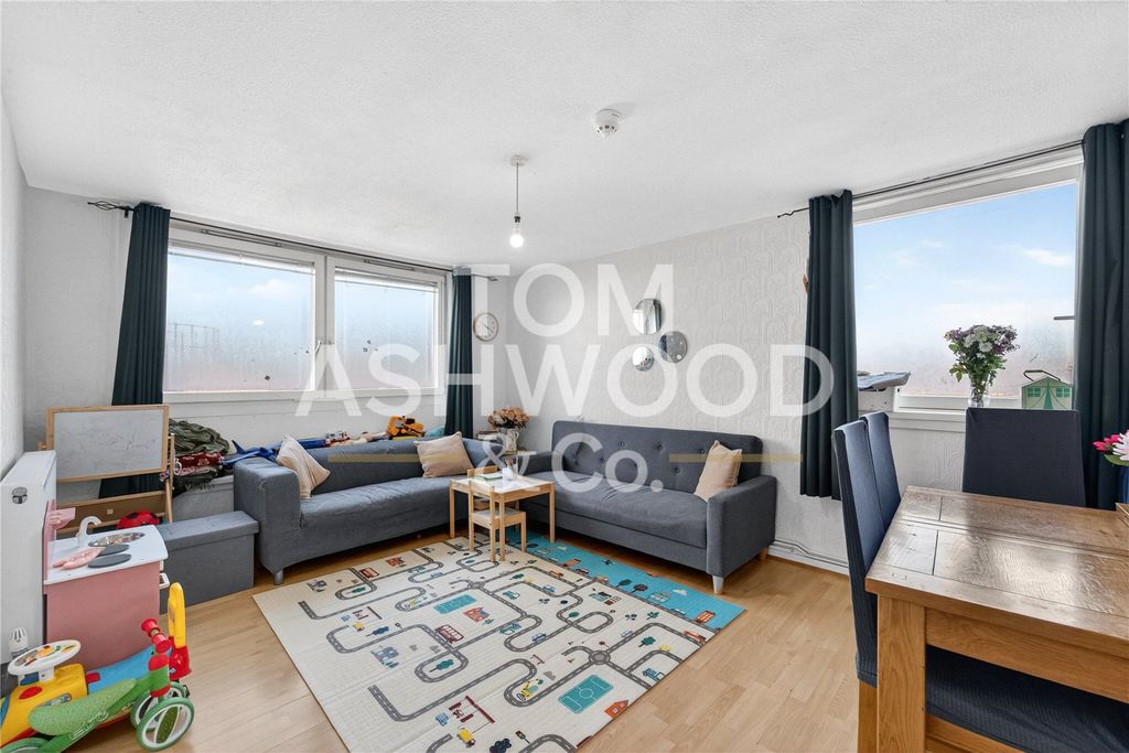 Property photo 2 of 8 Picture No. 12