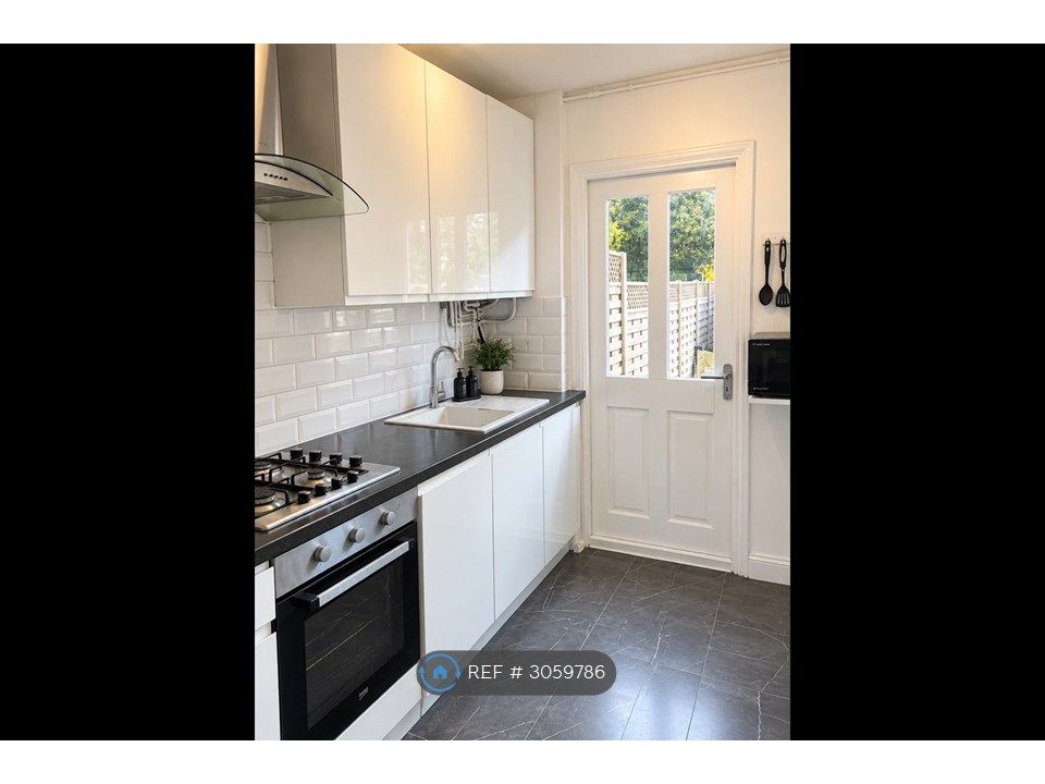 Property photo 2 of 8 Kitchen
