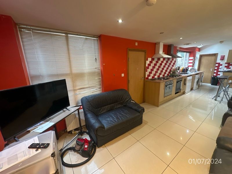 Property photo 1 of 10 Richards Street - House Share