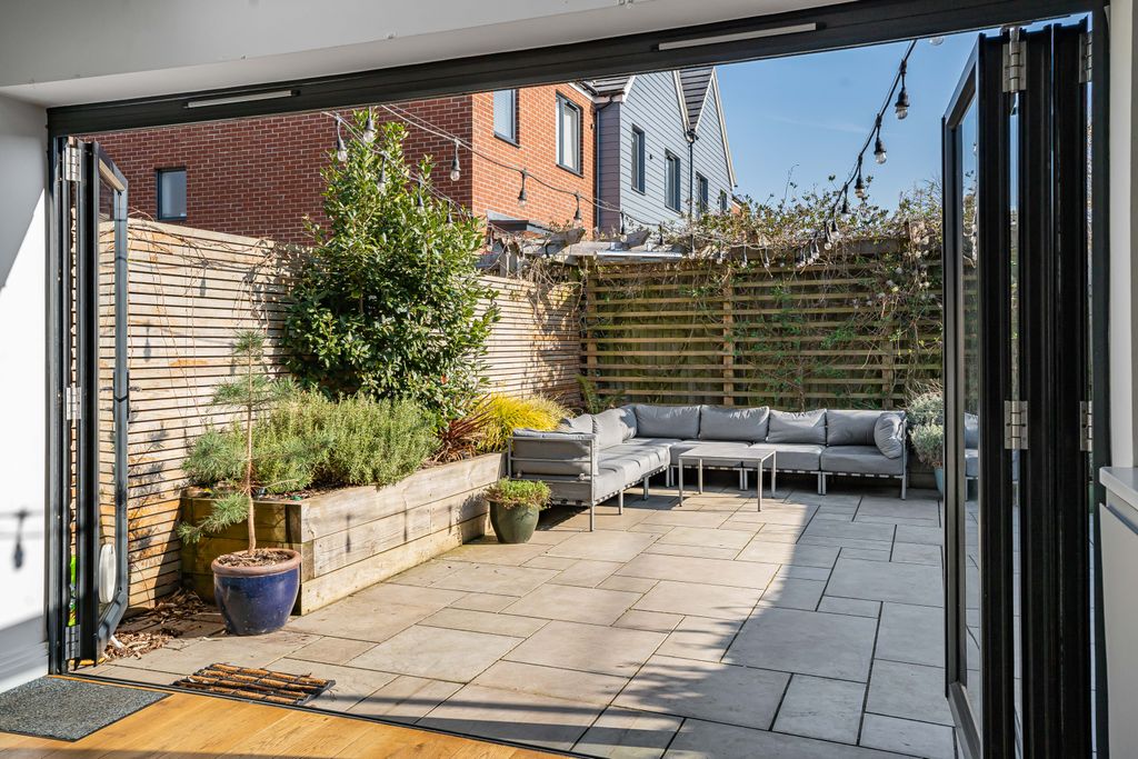 Property photo 3 of 15 Garden