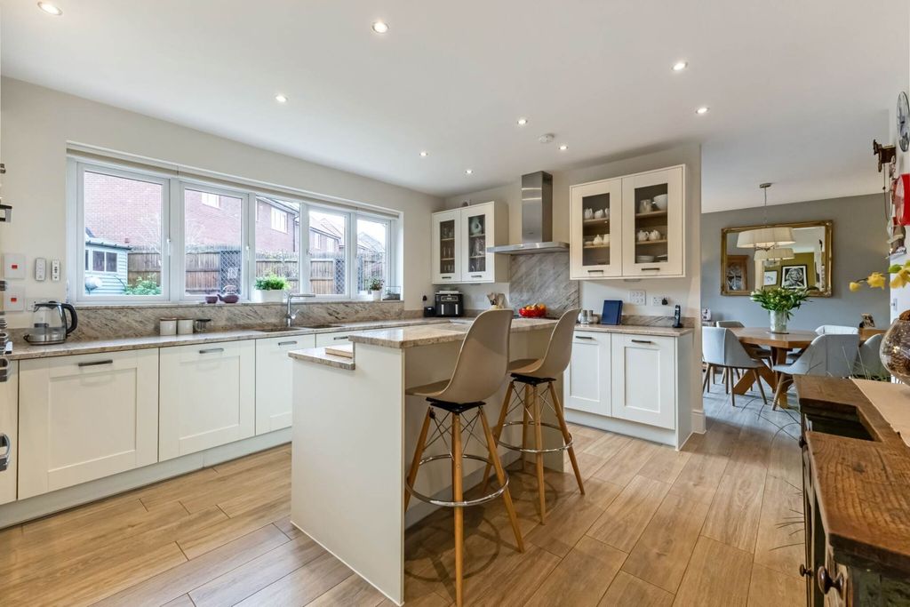 Additional image 4 of 4 bed detached house for saleJennings Road, Marlborough SN8