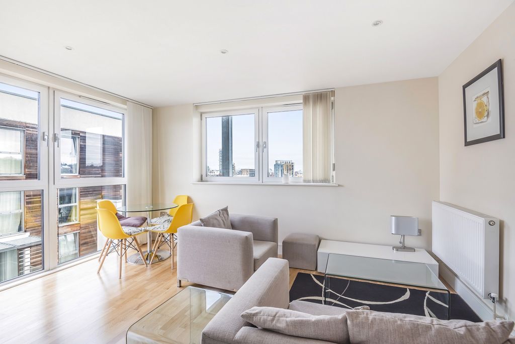 Property photo 2 of 8 687923 (2)