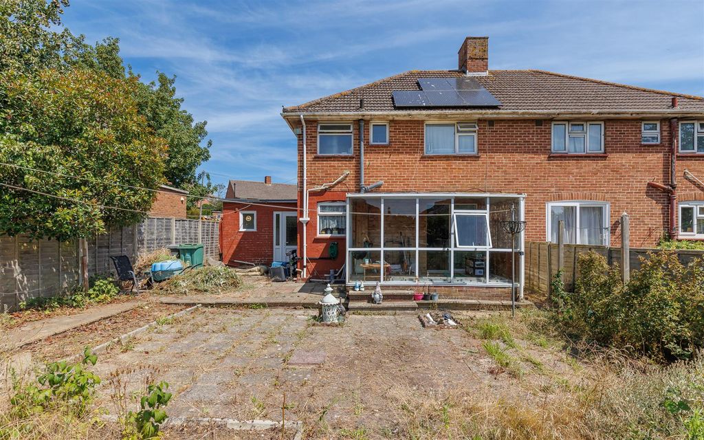 Property photo 1 of 22 Garden With Greenhouse And Shed