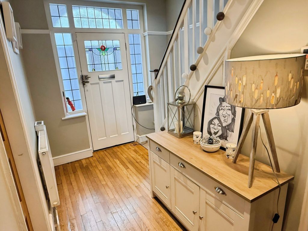 Property photo 2 of 29