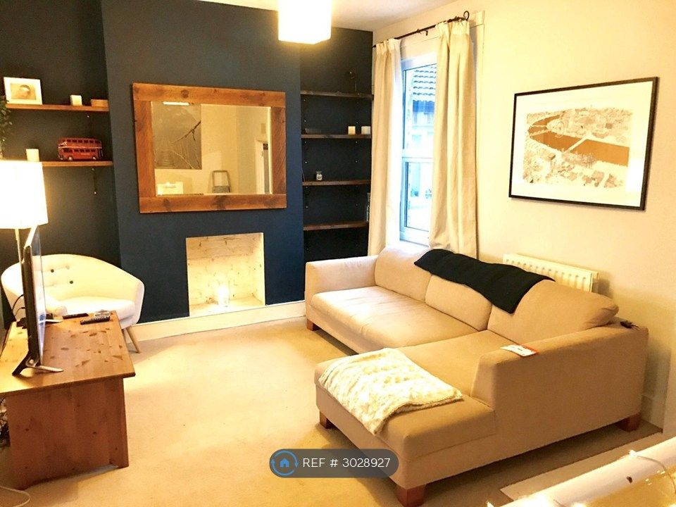 Property photo 1 of 10 Lounge