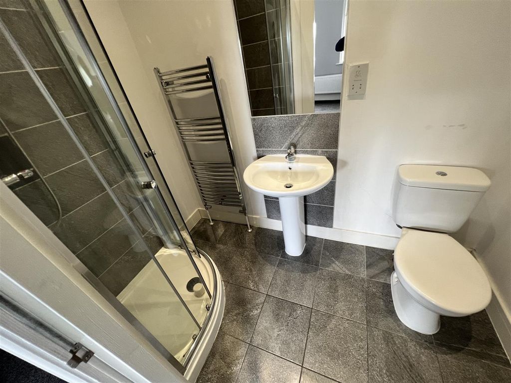 Property photo 3 of 37 En-Suite.Jpeg