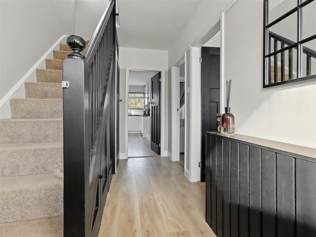 Property photo 2 of 24 Entrance Hall