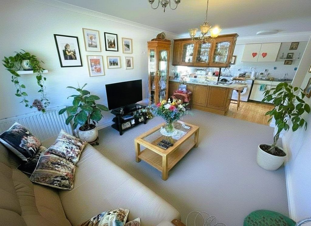 Property photo 2 of 16 Leaving Room Photo