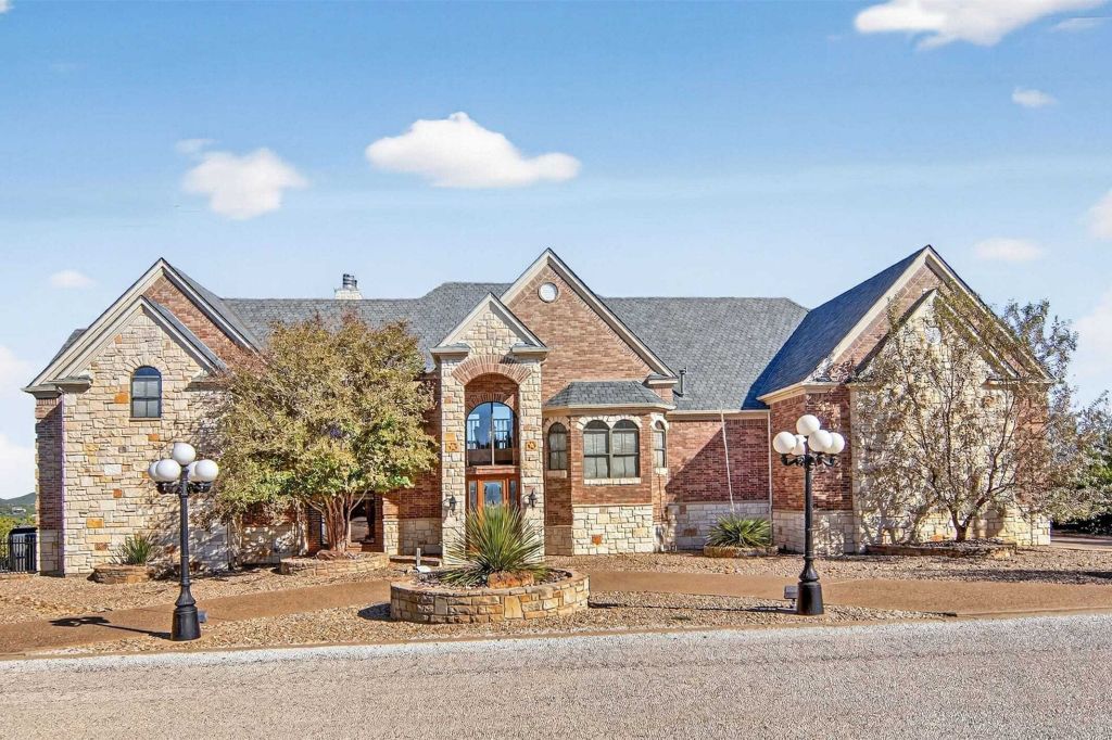 Property photo 1 of 31