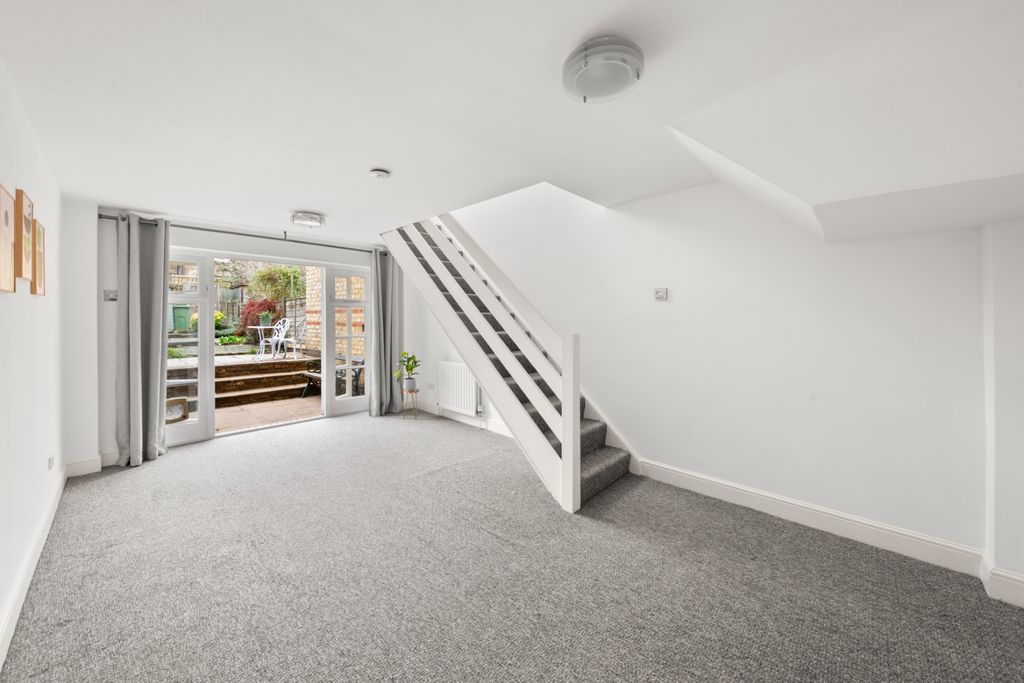 Property photo 3 of 12 Photo 11