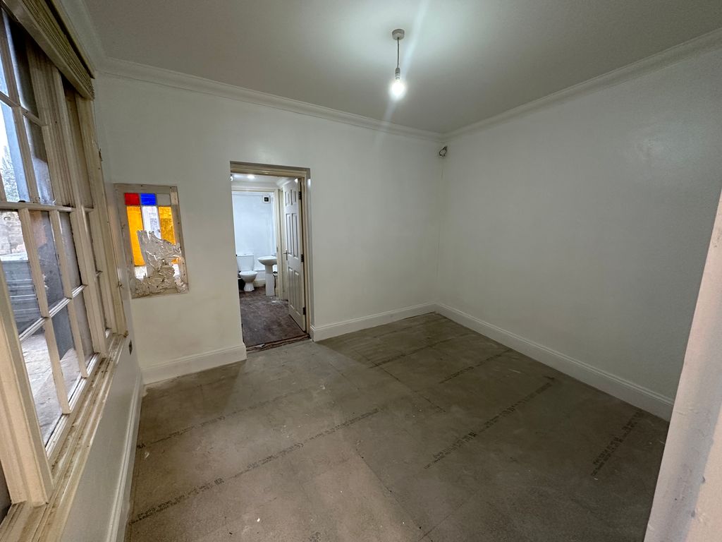 Property photo 3 of 4