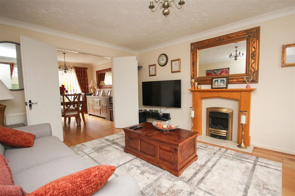 Property photo 2 of 19 Living 3.Jpg