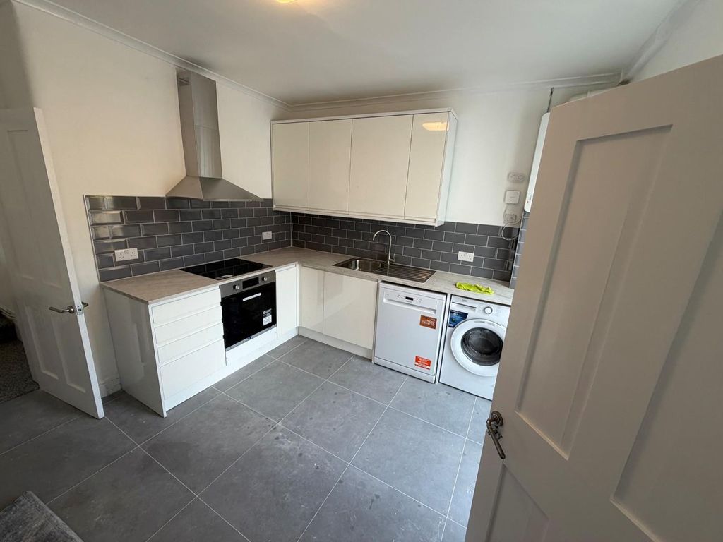 Property photo 2 of 12 51A Emu12.Jpg