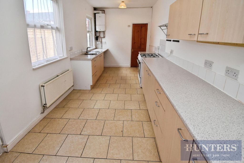 Property photo 3 of 11 Kitchen