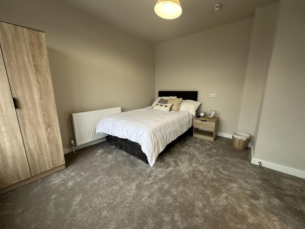 Property photo 3 of 12 Bedroom