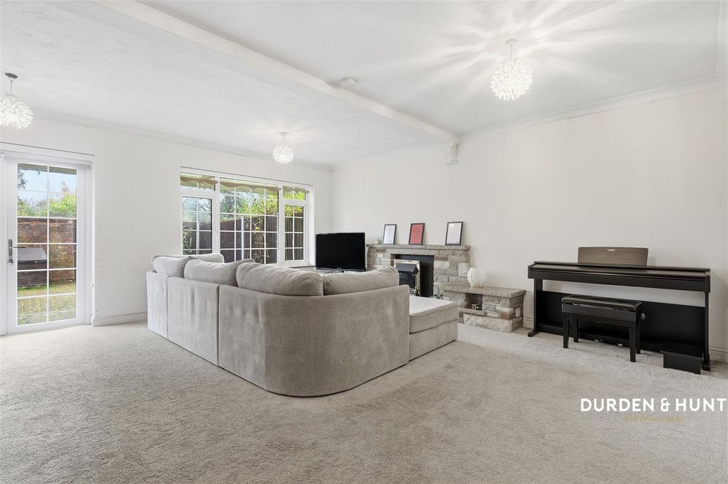 Property photo 3 of 19 Kingsley Road