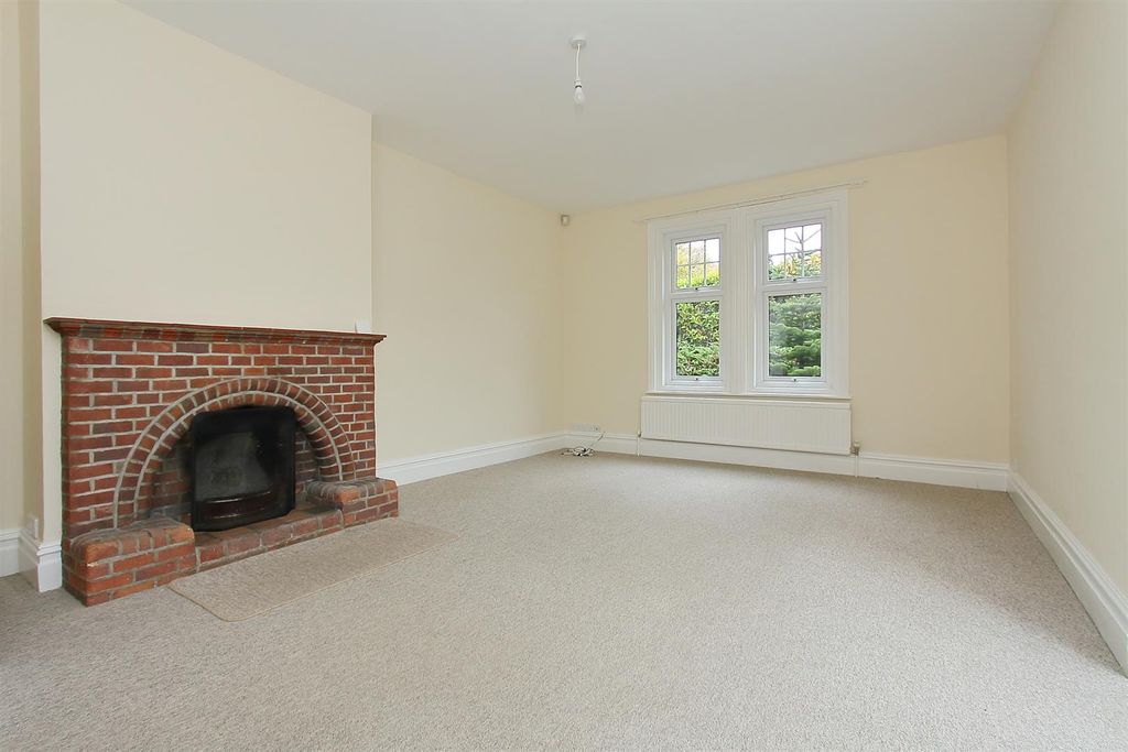 Property photo 2 of 33 Vicarage Dewlands Way Ph36 Copy.Jpg