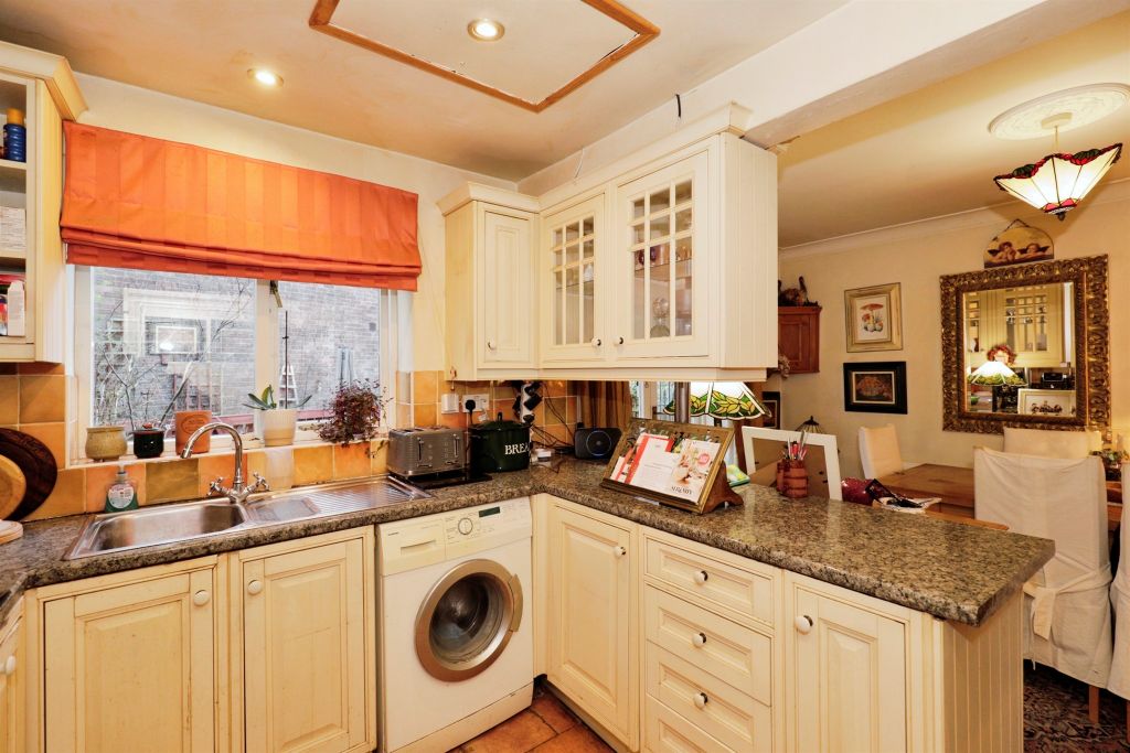 Property photo 2 of 17