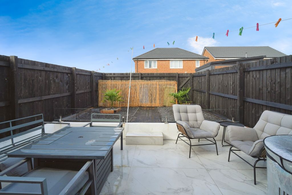 Property photo 2 of 15 Garden