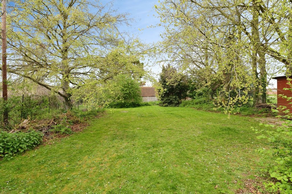 Property photo 3 of 26 Side Garden