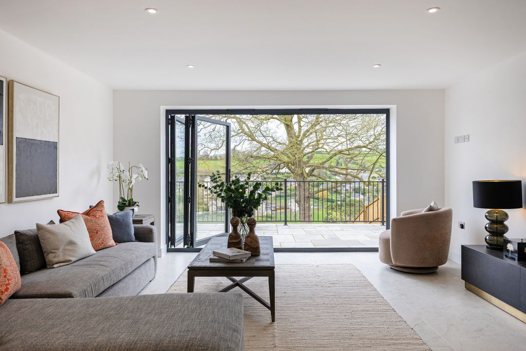 Property photo 3 of 23