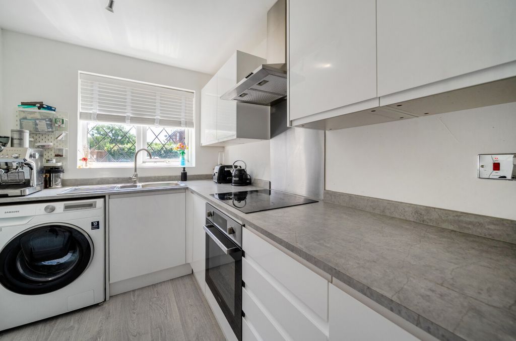 Property photo 2 of 18 1477783-2-6A3E949...