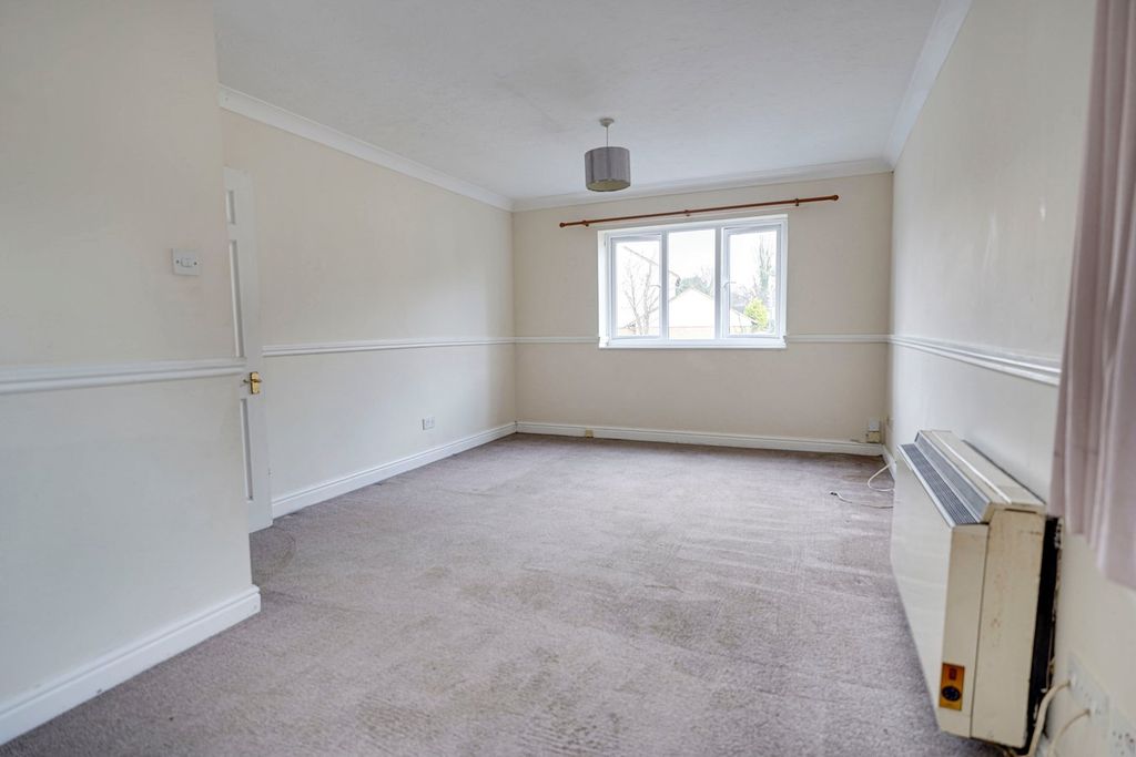 Property photo 2 of 8